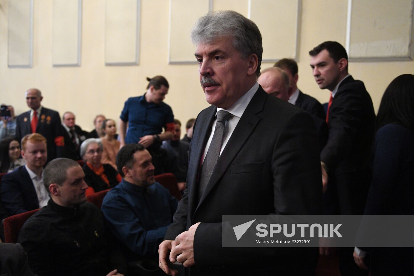 Presidential candidate Grudinin meets with confidantes