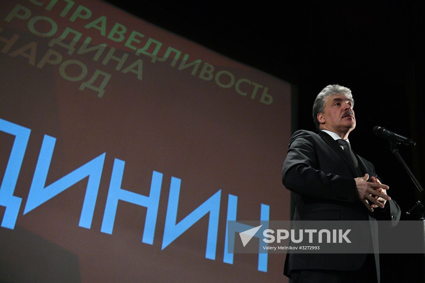 Presidential candidate Grudinin meets with confidantes