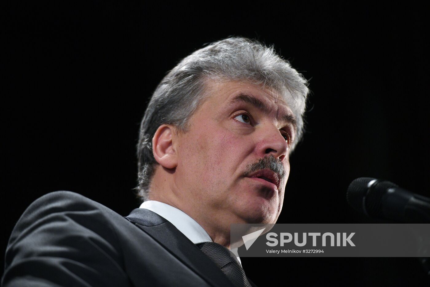 Presidential candidate Grudinin meets with confidantes