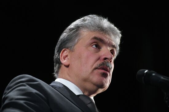 Presidential candidate Grudinin meets with confidantes