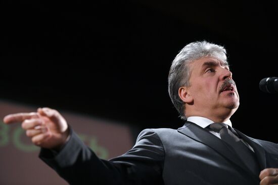 Presidential candidate Grudinin meets with confidantes