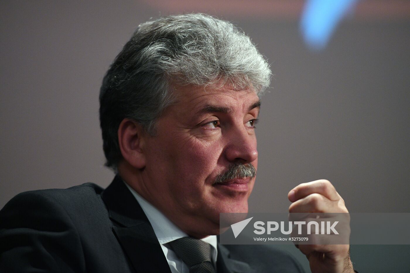 Presidential candidate Grudinin meets with confidantes