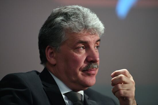 Presidential candidate Grudinin meets with confidantes