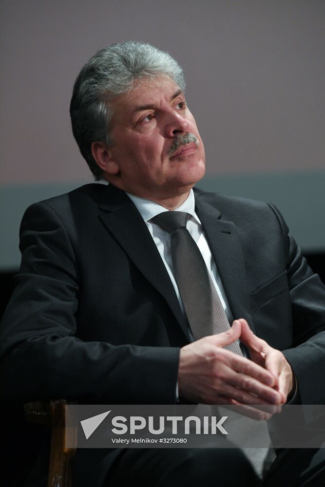 Presidential candidate Grudinin meets with confidantes