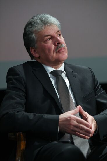 Presidential candidate Grudinin meets with confidantes