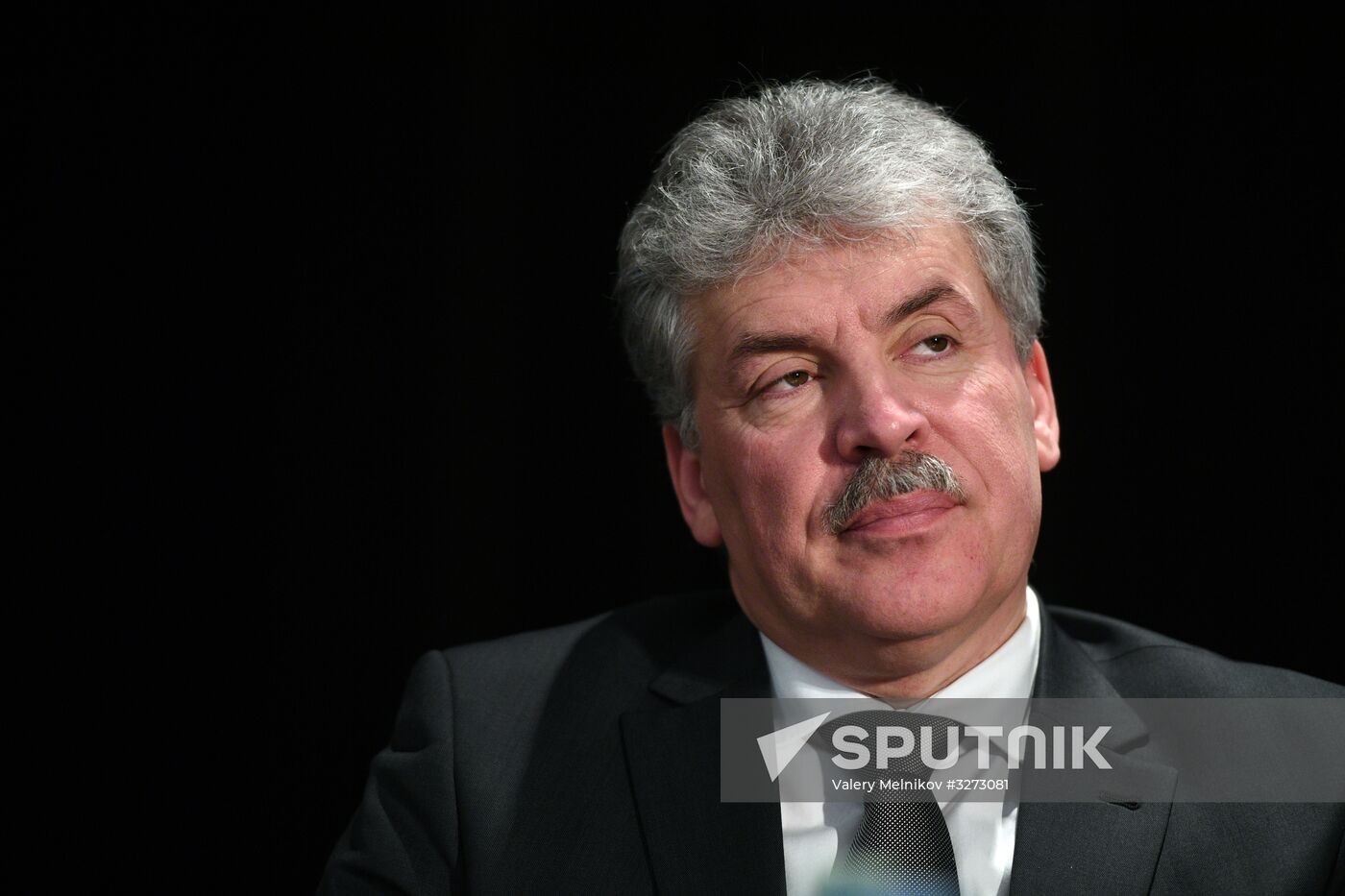 Presidential candidate Grudinin meets with confidantes