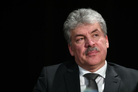 Presidential candidate Grudinin meets with confidantes