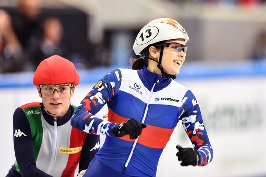 European Short Track Speed Skating Championships. Qualifications