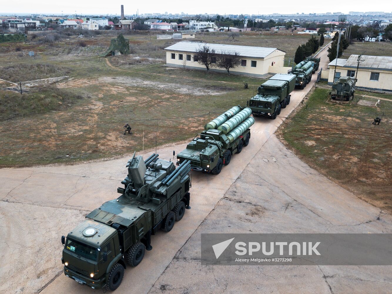 S-400 Triumf anti-air missile systems put on combat duty in Sevastopol