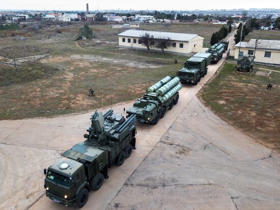 S-400 Triumf anti-air missile systems put on combat duty in Sevastopol