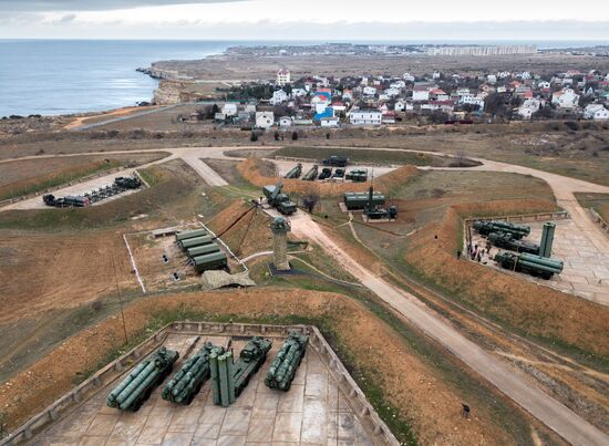 S-400 Triumf anti-air missile systems put on combat duty in Sevastopol