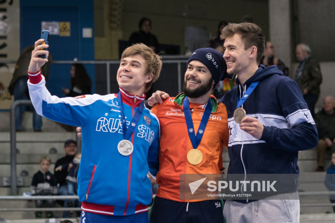 European Short Track Speed Skating Championships. Day one