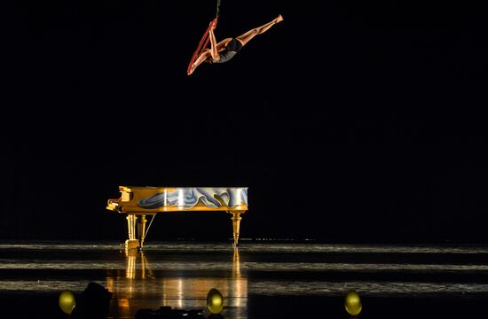 Daniele Finzi Pasca's show La Verita in St. Petersburg