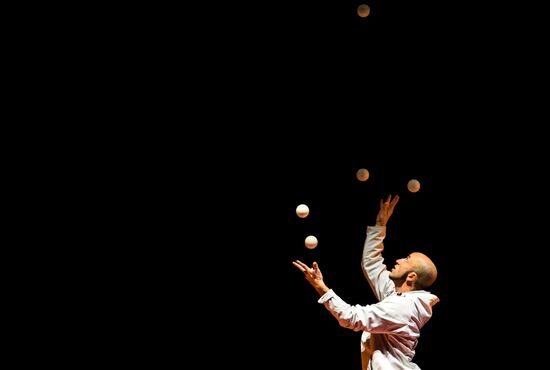 Daniele Finzi Pasca's show La Verita in St. Petersburg