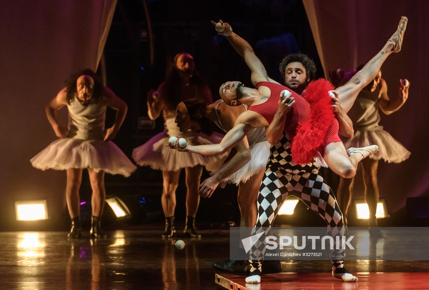 Daniele Finzi Pasca's show La Verita in St. Petersburg