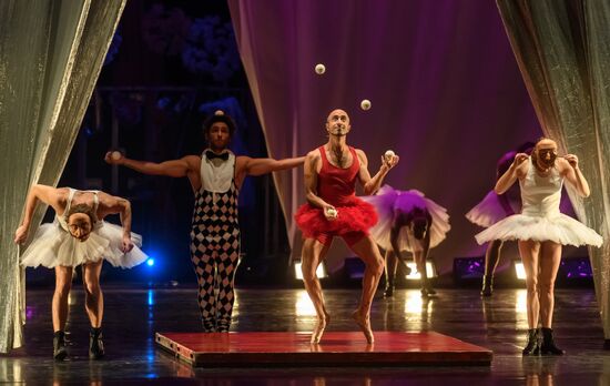 Daniele Finzi Pasca's show La Verita in St. Petersburg