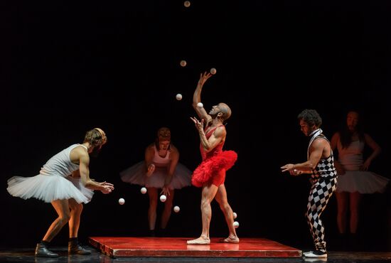 Daniele Finzi Pasca's show La Verita in St. Petersburg