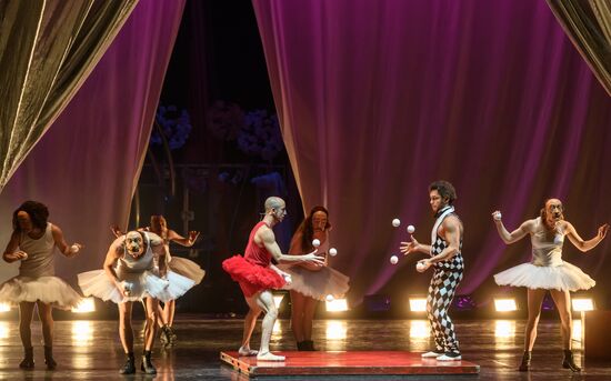 Daniele Finzi Pasca's show La Verita in St. Petersburg