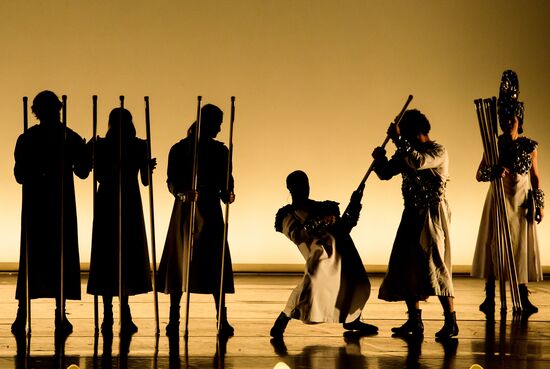 Daniele Finzi Pasca's show La Verita in St. Petersburg