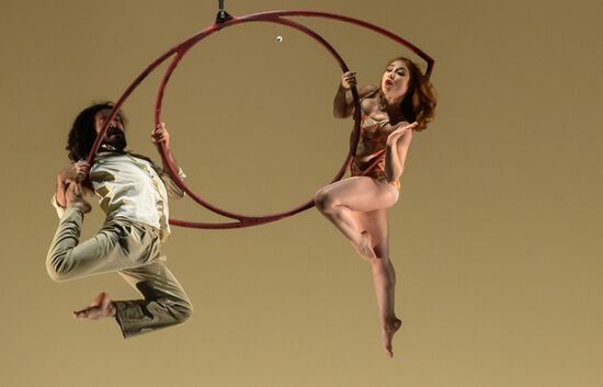 Daniele Finzi Pasca's show La Verita in St. Petersburg