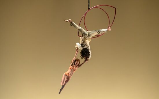 Daniele Finzi Pasca's show La Verita in St. Petersburg