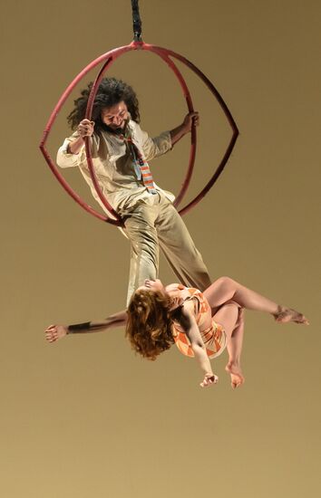Daniele Finzi Pasca's show La Verita in St. Petersburg