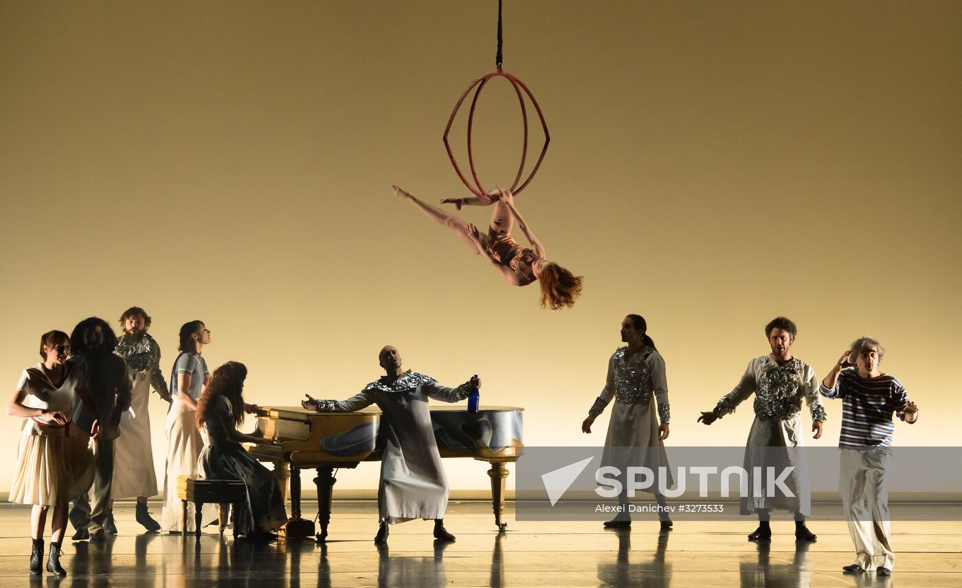 Daniele Finzi Pasca's show La Verita in St. Petersburg