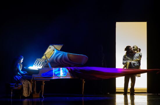Daniele Finzi Pasca's show La Verita in St. Petersburg
