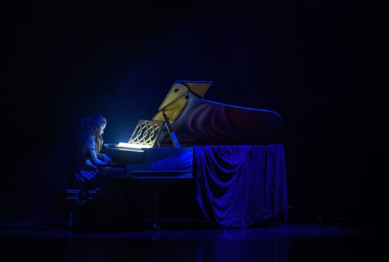 Daniele Finzi Pasca's show La Verita in St. Petersburg