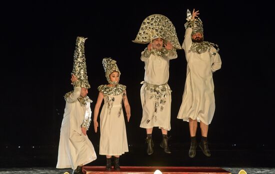 Daniele Finzi Pasca's show La Verita in St. Petersburg