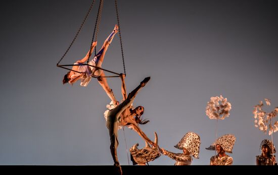 Daniele Finzi Pasca's show La Verita in St. Petersburg