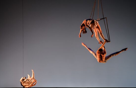 Daniele Finzi Pasca's show La Verita in St. Petersburg