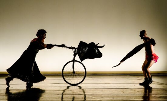 Daniele Finzi Pasca's show La Verita in St. Petersburg