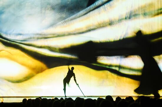 Daniele Finzi Pasca's show La Verita in St. Petersburg