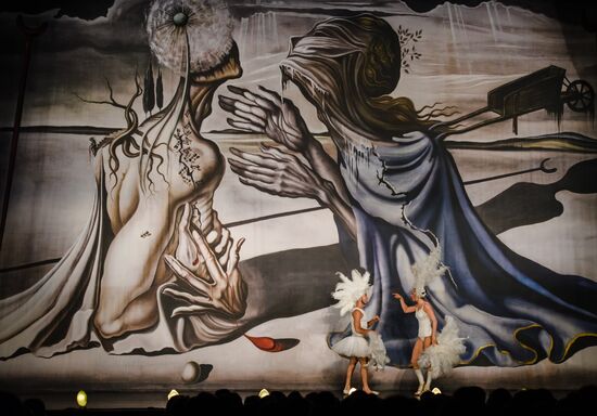 Daniele Finzi Pasca's show La Verita in St. Petersburg