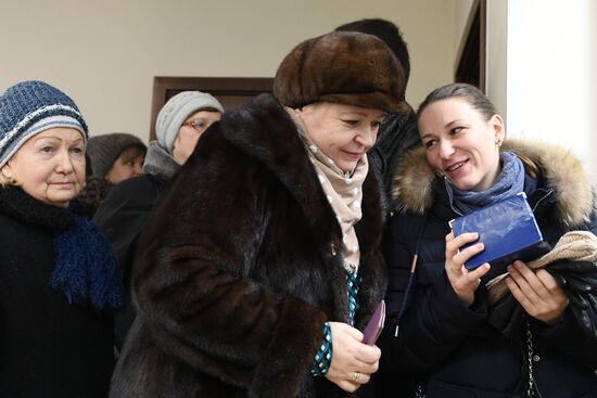 Signatures collected in support of presidential candidate Vladimir Putin