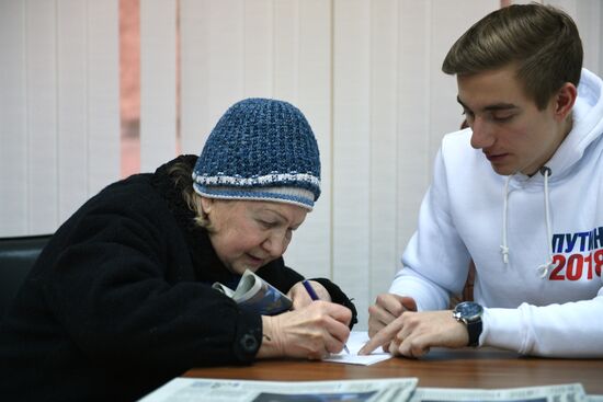 Signatures collected in support of presidential candidate Vladimir Putin
