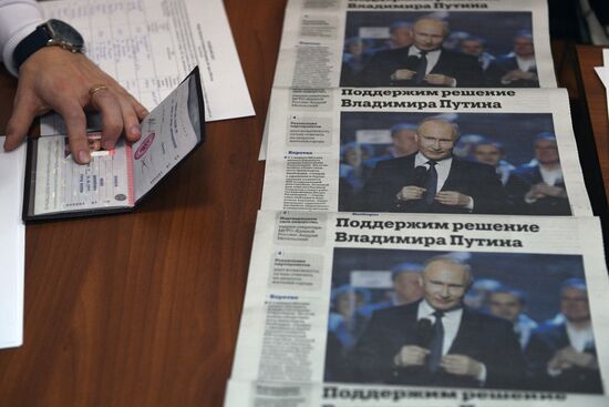 Signatures collected in support of presidential candidate Vladimir Putin