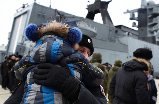 Soobrazitelny and Boiky corvettes meet at Baltiysk port