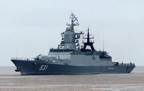 Soobrazitelny and Boiky corvettes meet at Baltiysk port
