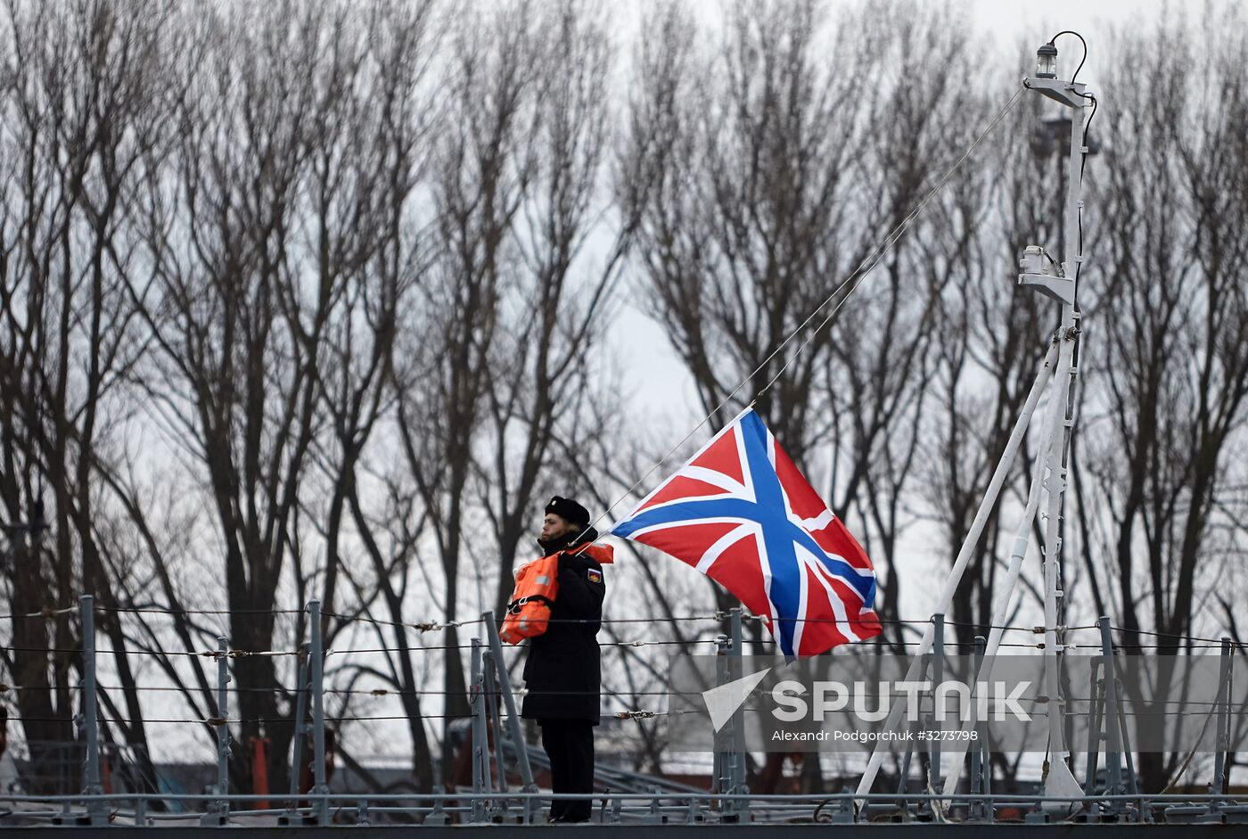Soobrazitelny and Boiky corvettes meet at Baltiysk port
