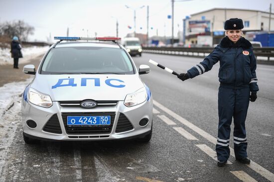 'Unfeminine' job. Traffic police officer Nina Grigor