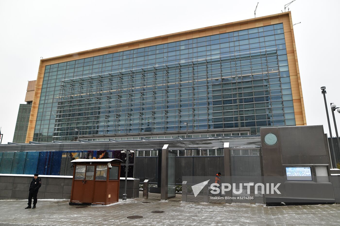 US Consulate in Moscow receives visitors in a new building