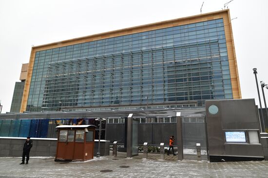 US Consulate in Moscow receives visitors in a new building