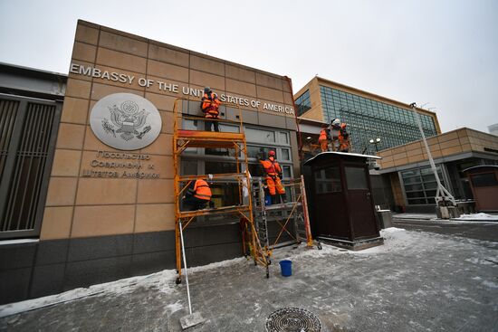 US Consulate in Moscow receives visitors in a new building