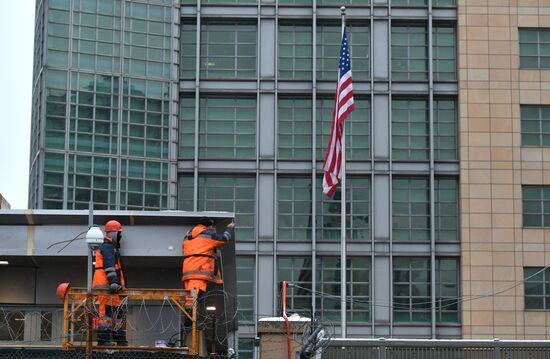 US Consulate in Moscow receives visitors in a new building