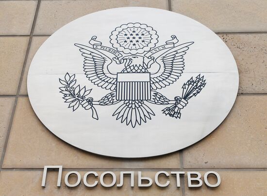 US Embassy’s Consular Section in Moscow receives visitors inside new building