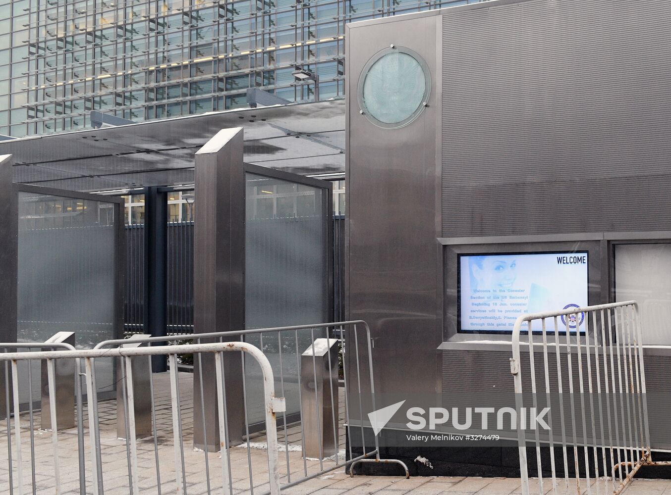 US Embassy’s Consular Section in Moscow receives visitors inside new building