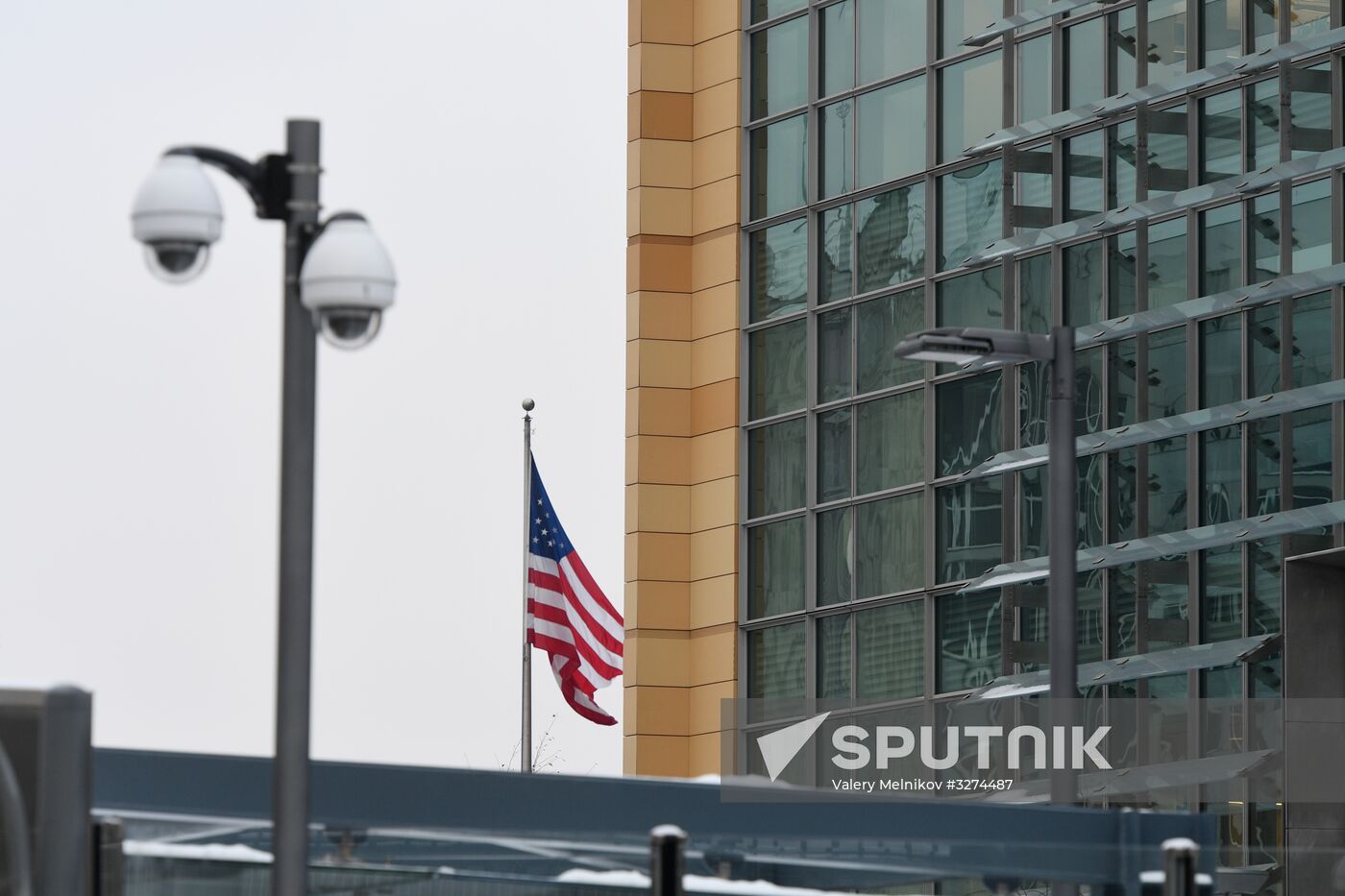 US Embassy’s Consular Section in Moscow receives visitors inside new building