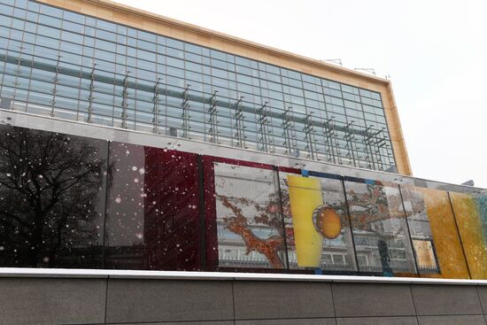 US Embassy’s Consular Section in Moscow receives visitors inside new building